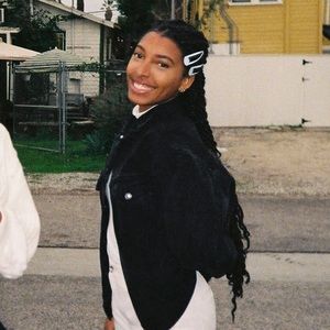 Meet your Posher, Simone